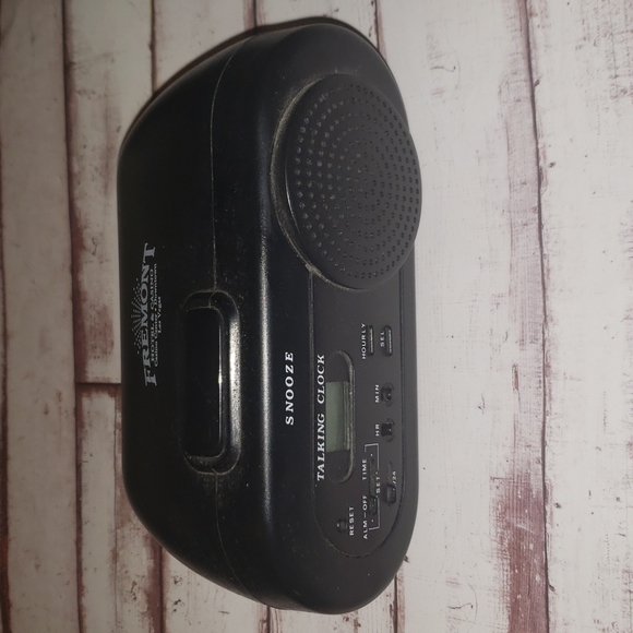 Portable Talking Clock - Picture 1 of 9